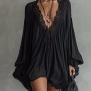 Vestido Mini Negro de Encaje con Espalda Abierta