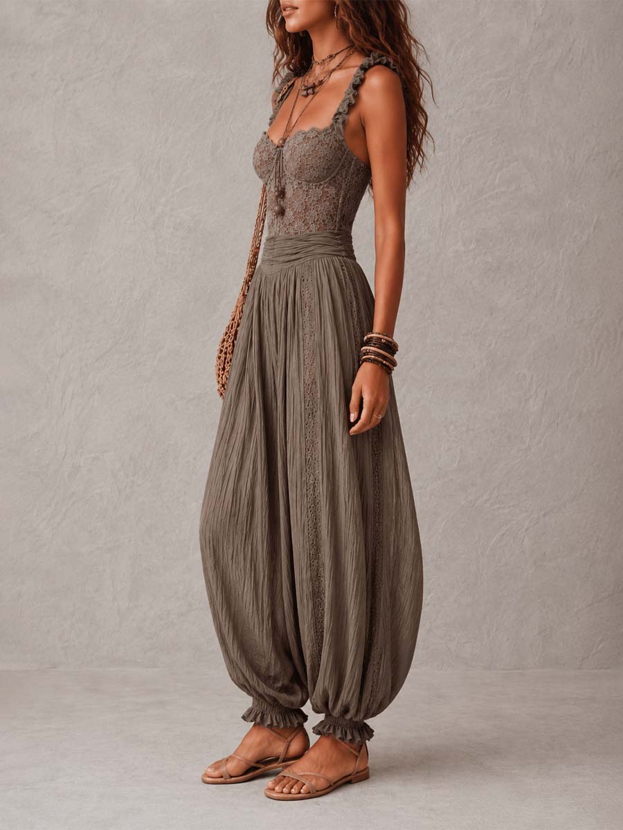 Mono de bandeau de encaje gris y pantalones harem plisados