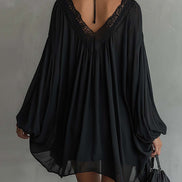 Vestido Mini Negro de Encaje con Espalda Abierta