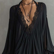 Vestido Mini Negro de Encaje con Espalda Abierta