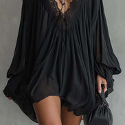 Vestido Mini Negro de Encaje con Espalda Abierta