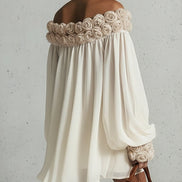 Vestido Mini Crema con Flores 3D y Hombros Descubiertos
