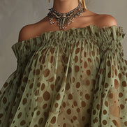 Vestido Mini Verde Oliva con Lunares y Hombros Descubiertos
