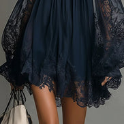 Vestido Mini Azul Marino de Encaje con Hombros Fríos