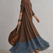Vestido evasé de cuello alto con paneles de encaje y manga larga