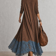 Vestido evasé de cuello alto con paneles de encaje y manga larga