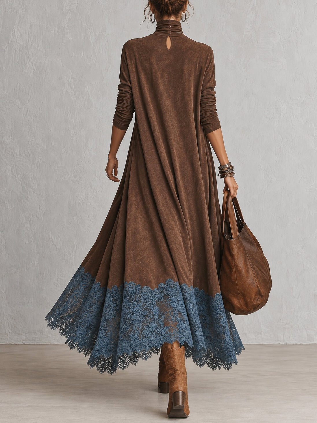 Vestido evasé de cuello alto con paneles de encaje y manga larga