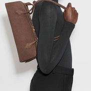 Bolso tote de piel de becerro de ante con doble cremallera y bandolera