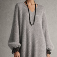 Vestido midi gris de punto con bajo de encaje
