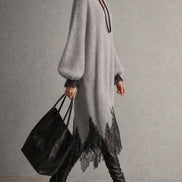 Vestido midi gris de punto con bajo de encaje