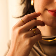 Anillo de Diseño Curvo Moderno