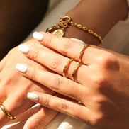Anillo de Diseño Curvo Moderno