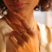 Anillo de Diseño Curvo Moderno