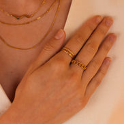 Anillo entrelazado elegante