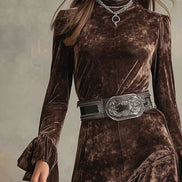 Vestido Midi de Terciopelo con Cuello Alto y Manga Campana
