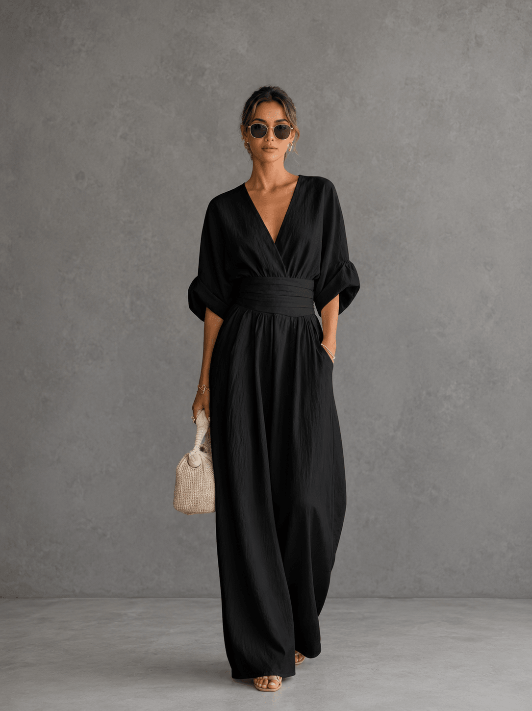 Elegante mono holgado de cuello en V y talle alto. STOCK