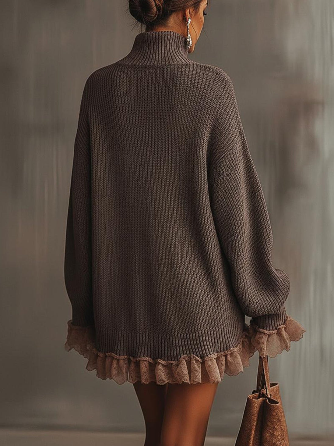 Vestido de Punto Marrón con Cuello Alto y Bajo con Volantes