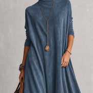Vestido evasé de cuello alto con paneles de encaje y manga larga