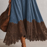 Vestido evasé de cuello alto con paneles de encaje y manga larga