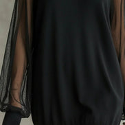 Vestido Mini Negro con Manga de Malla y Cuello Alto