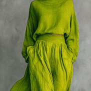 Conjunto Top Verde con Cuello Alto y Falda Maxi