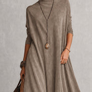 Vestido evasé de cuello alto con paneles de encaje y manga larga