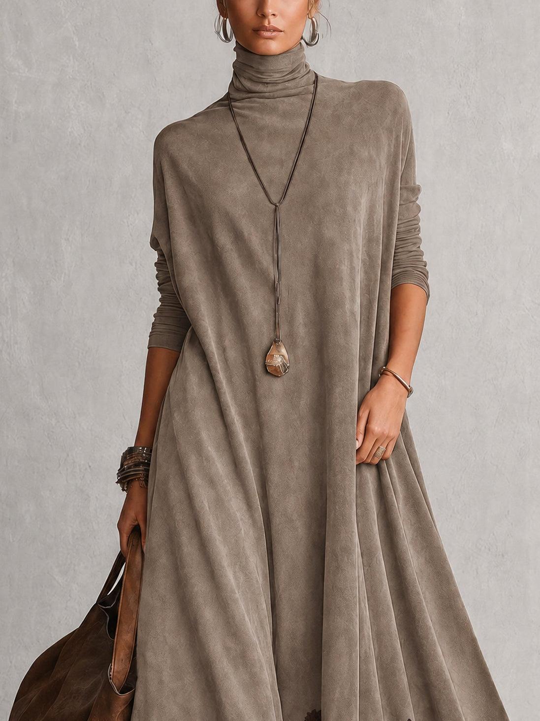 Vestido evasé de cuello alto con paneles de encaje y manga larga