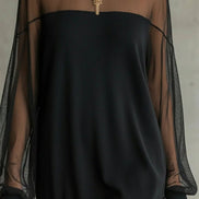 Vestido Mini Negro con Manga de Malla y Cuello Alto