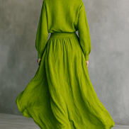 Conjunto Top Verde con Cuello Alto y Falda Maxi