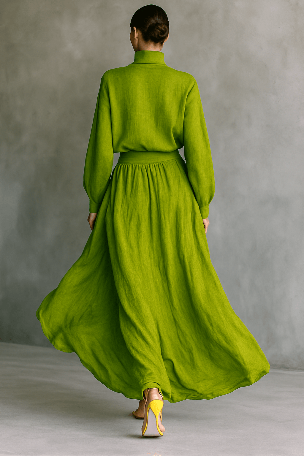 Conjunto Top Verde con Cuello Alto y Falda Maxi
