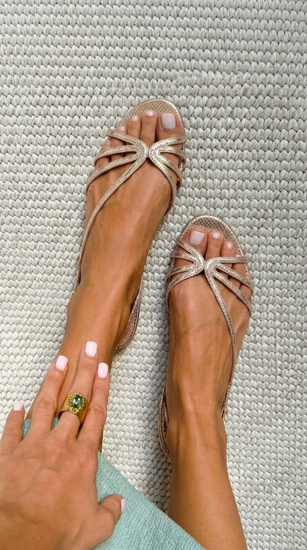 Ginebra | Sandalias Doradas Elegancia Estival
