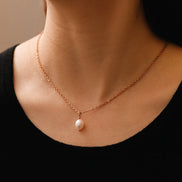 Collar Minimalista con Colgante de Perla