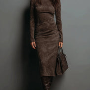Vestido Midi de Ante con Cuello Alto y Manga Larga