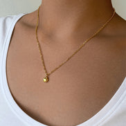 Collar con colgante de corazón de alivio