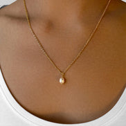 Collar Minimalista con Colgante de Perla