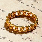 Anillo entrelazado elegante