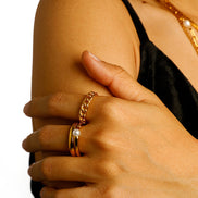 Anillo entrelazado elegante