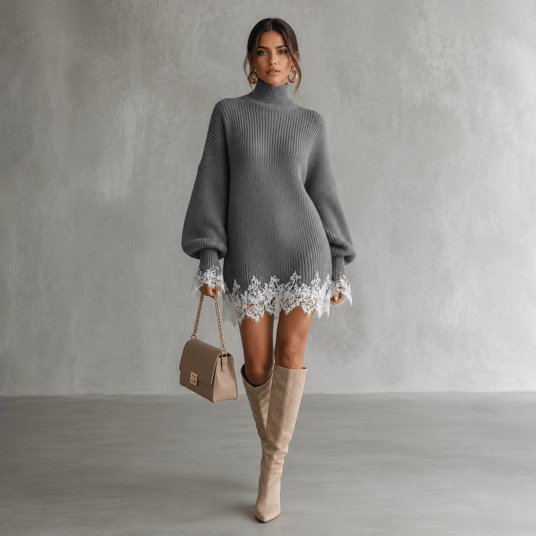 Vestido Corto de Punto con Cuello Alto y Encaje