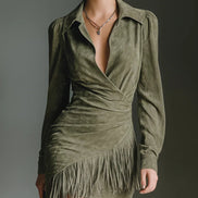 Vestido Mini de Ante Sintético Verde Oliva con Escote en V Cruzado