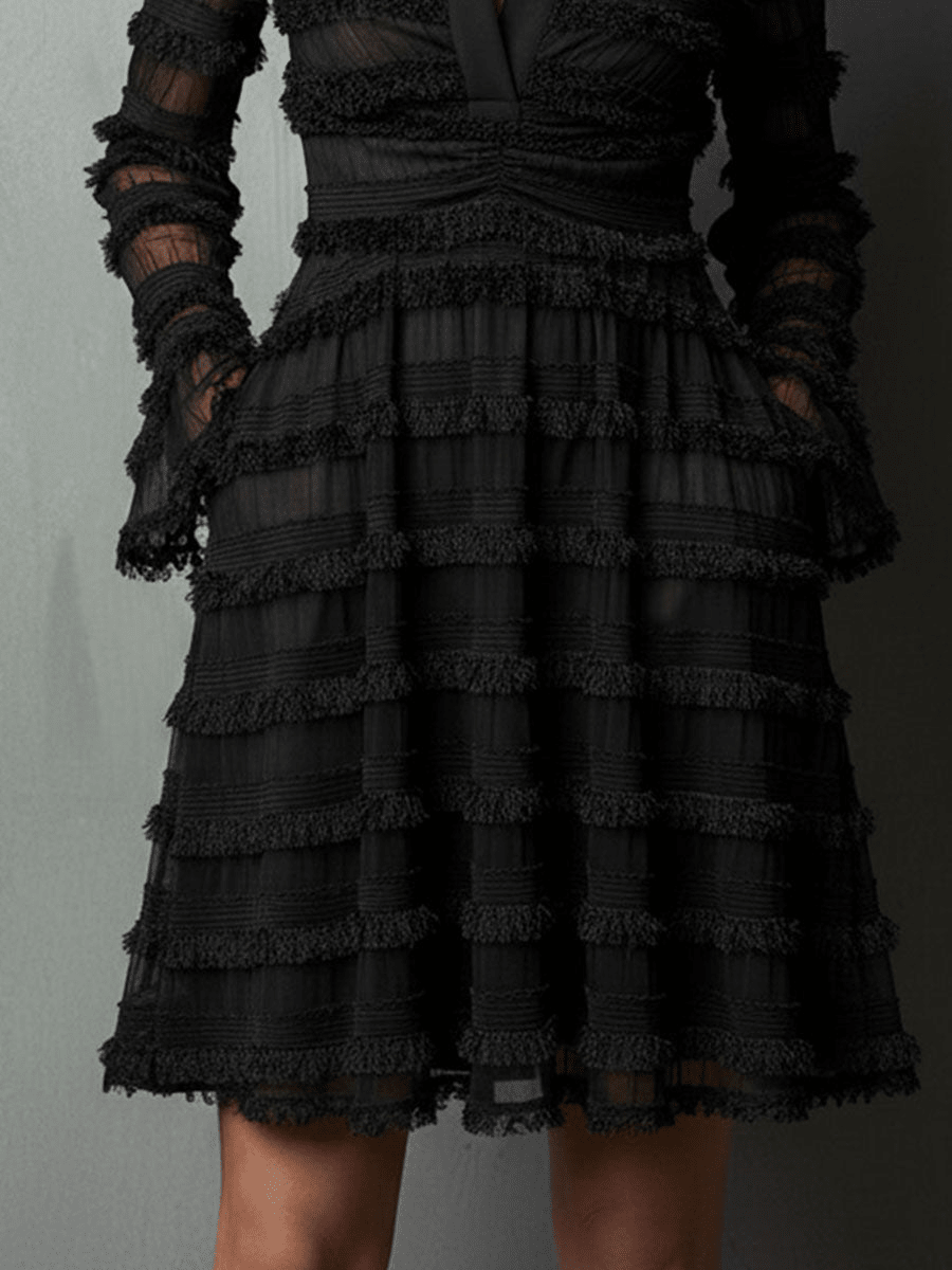 Vestido Mini Negro con Flecos y Capas Transparentes