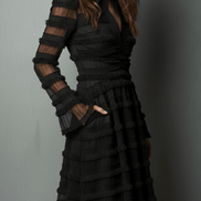 Vestido Mini Negro con Flecos y Capas Transparentes