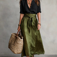 Vera™ | Conjunto de dos piezas: camiseta negra y falda midi verde oliva