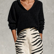 Conjunto Negro de Top de Punto y Falda Midi de Cebra