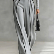 Conjunto Top de Cuello Alto con Ribete Blanco y Pantalón Ancho con Cinturón