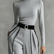 Conjunto Gris Top Cuello Alto con Ribete y Pantalón Ancho con Cinturón