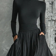 Conjunto Camiseta de Cuello Alto y Falda Plisada Todo Negro