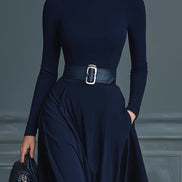Vestido de Punto Azul Oscuro con Cuello Alto