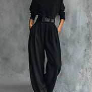 Conjunto Camiseta de Cuello Alto y Pantalón Recto Todo Negro con Cinturón