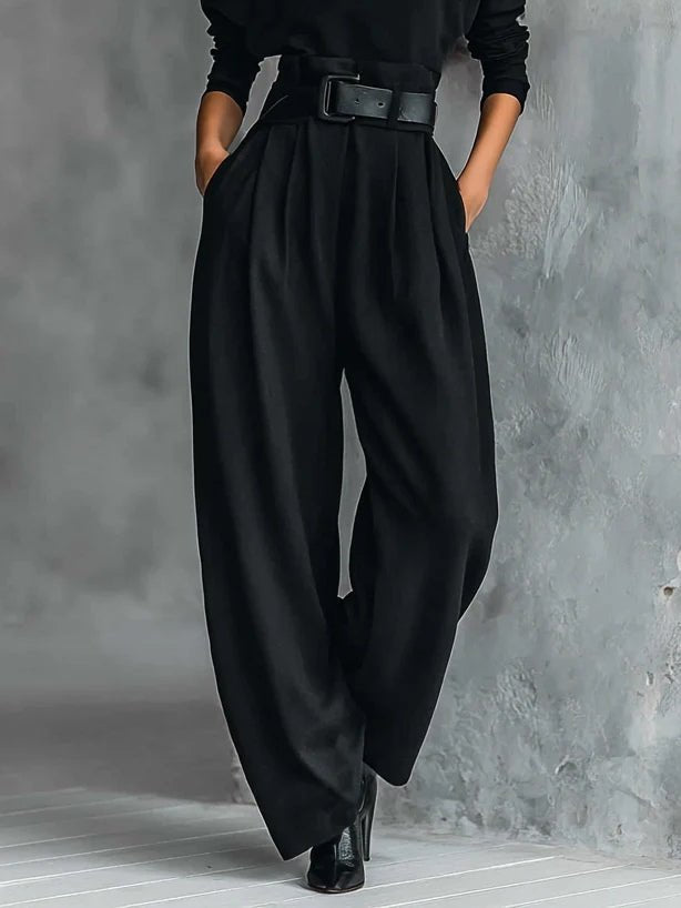 Conjunto Camiseta de Cuello Alto y Pantalón Recto Todo Negro con Cinturón
