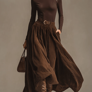Conjunto Top Marrón Oscuro de Cuello Alto y Falda de Pana